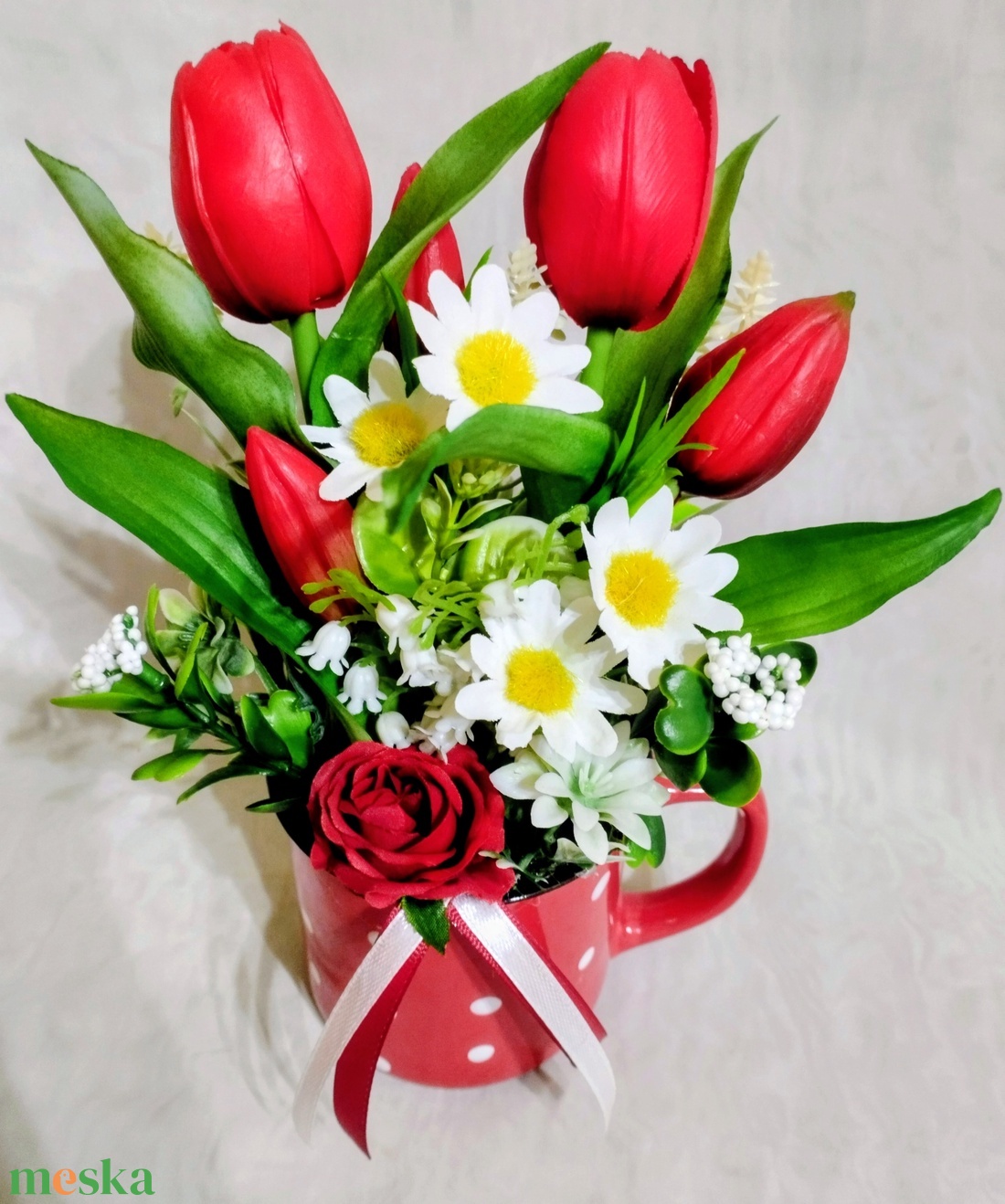 Piros pöttyös bögrés tavaszi dísz - otthon & életmód - dekoráció - asztal és polc dekoráció - asztaldísz - Meska.hu