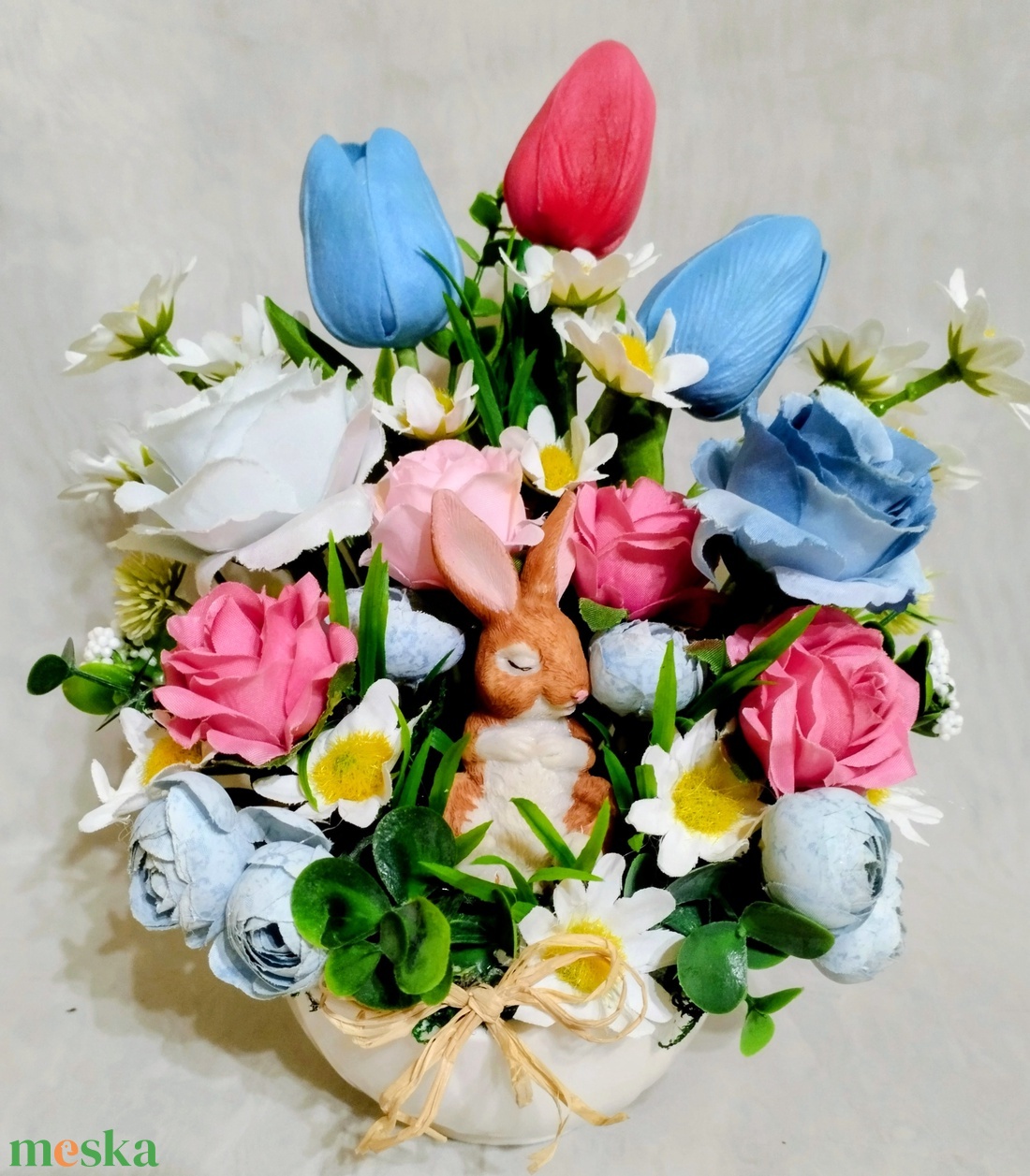 Nyuszis tavaszi asztaldísz kék tulipánokkal - otthon & életmód - dekoráció - húsvéti asztaldíszek - Meska.hu