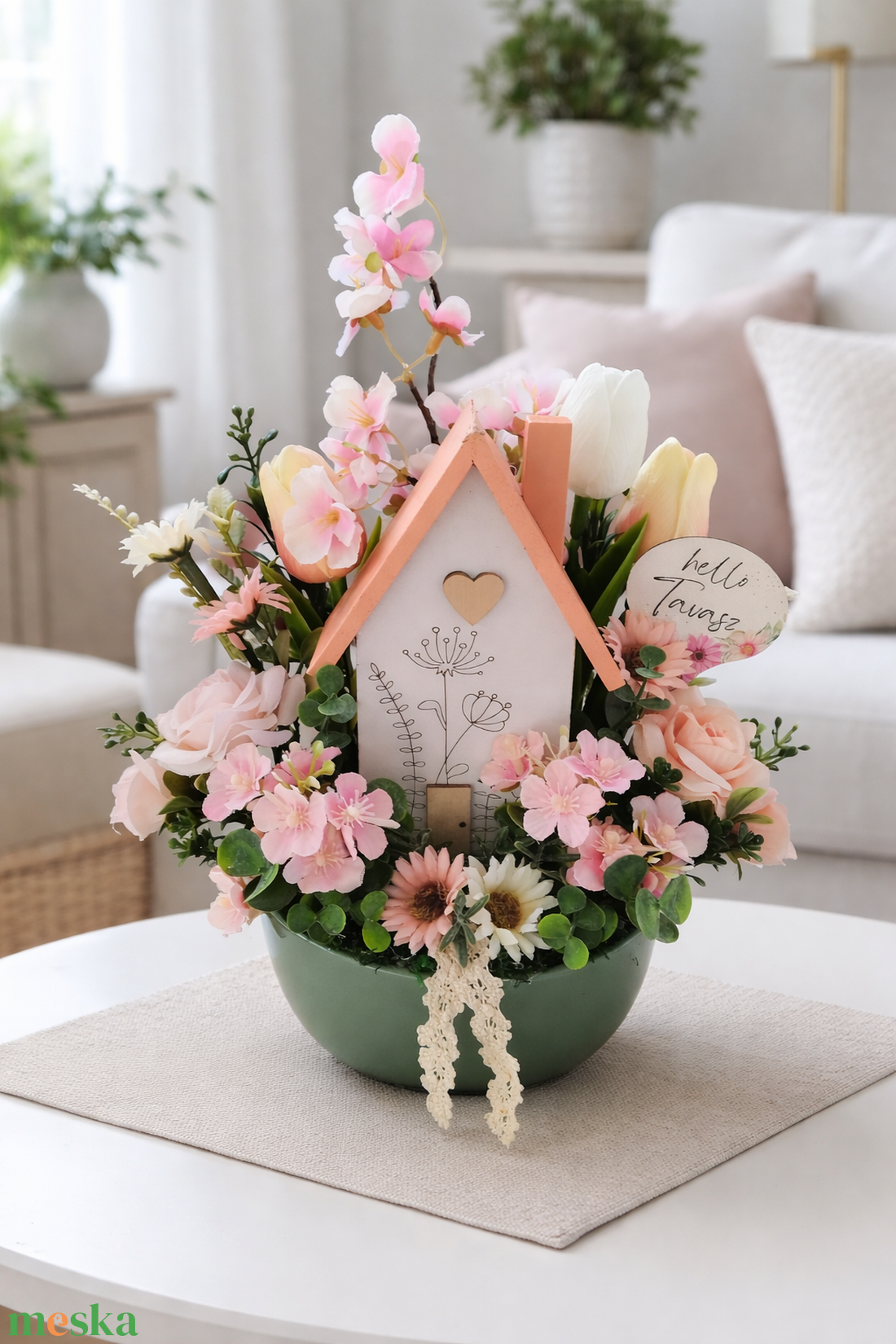 Házikós tavaszi asztaldísz barack-krém virágokkal - otthon & életmód - dekoráció - asztal és polc dekoráció - asztaldísz - Meska.hu