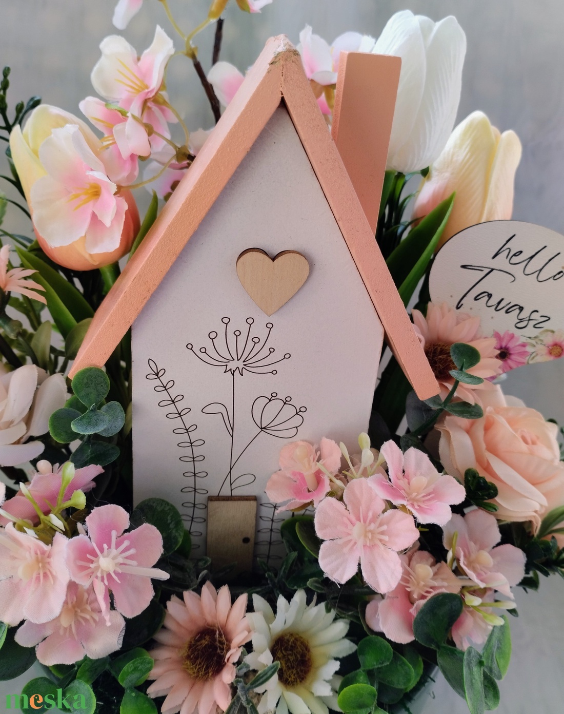 Házikós tavaszi asztaldísz barack-krém virágokkal - otthon & életmód - dekoráció - asztal és polc dekoráció - asztaldísz - Meska.hu