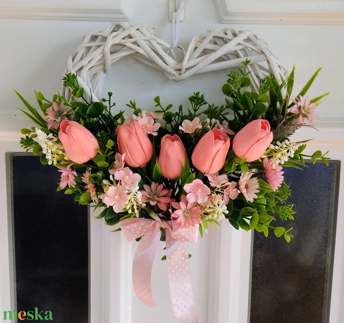 Fehér szív vessző alapú tavaszi ajtódísz tulipánokkal - otthon & életmód - dekoráció - ajtó- és ablak dekoráció - ajtódísz & kopogtató - Meska.hu