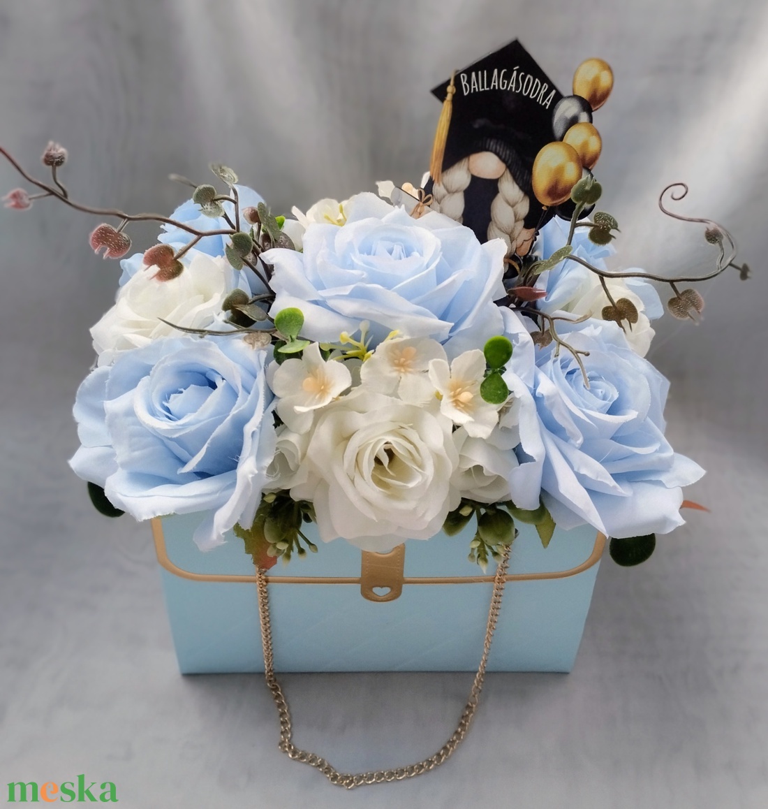 Kék-fehér táskadísz - otthon & életmód - virágdekoráció - virágok - virágbox - Meska.hu