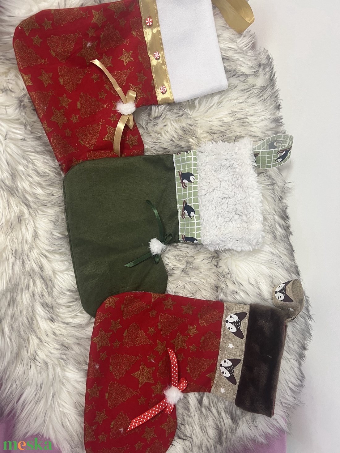 Ajándék zoknik - karácsony - karácsonyi ajándékozás - karácsonyi ajándékcsomagolás - Meska.hu