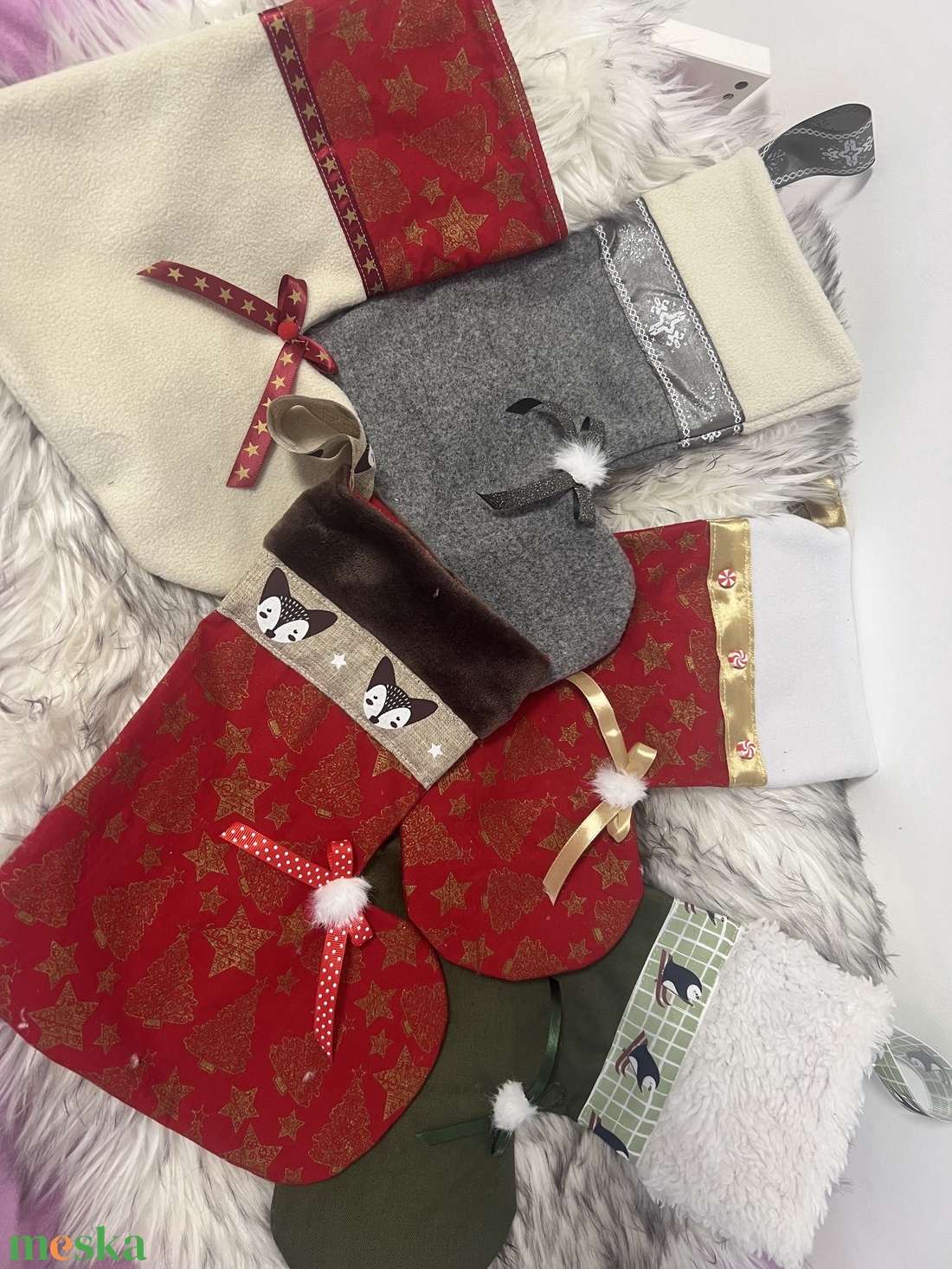 Ajándék zoknik - karácsony - karácsonyi ajándékozás - karácsonyi ajándékcsomagolás - Meska.hu
