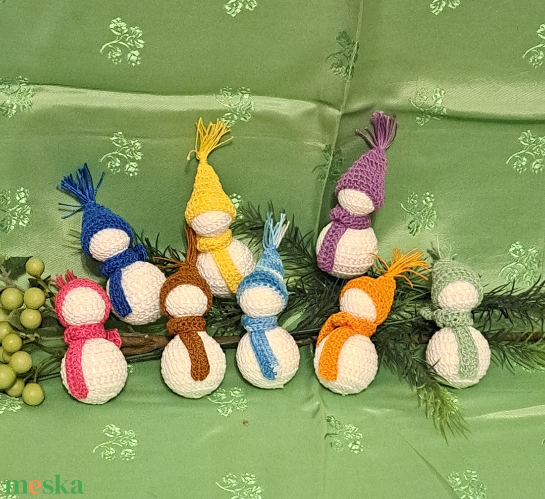 Horgolt hóember - karácsony - karácsonyi lakásdekoráció - karácsonyfa szoknya, karácsonyfa alátét - Meska.hu Horgolt hóember - karácsony - karácsonyi lakásdekoráció - karácsonyfa szoknya, karácsonyfa alátét - Meska.hu