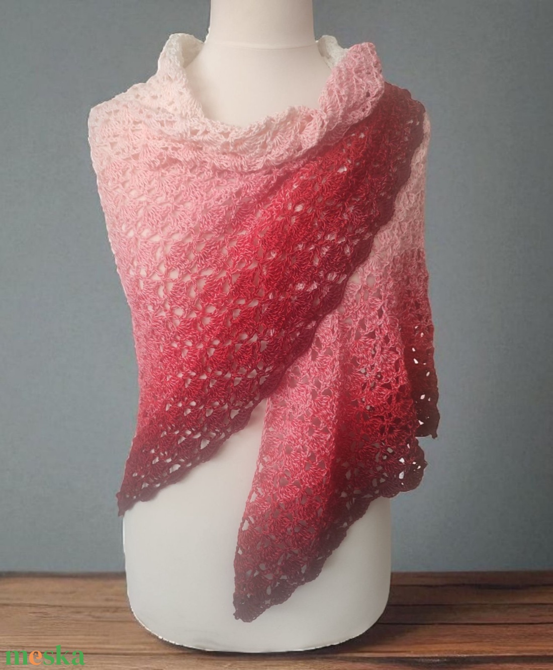 Csipke mintás, színátmenetes vállkendő, fehér-bordó átmenettel. - ruha & divat - sál, sapka, kendő - kendő - Meska.hu