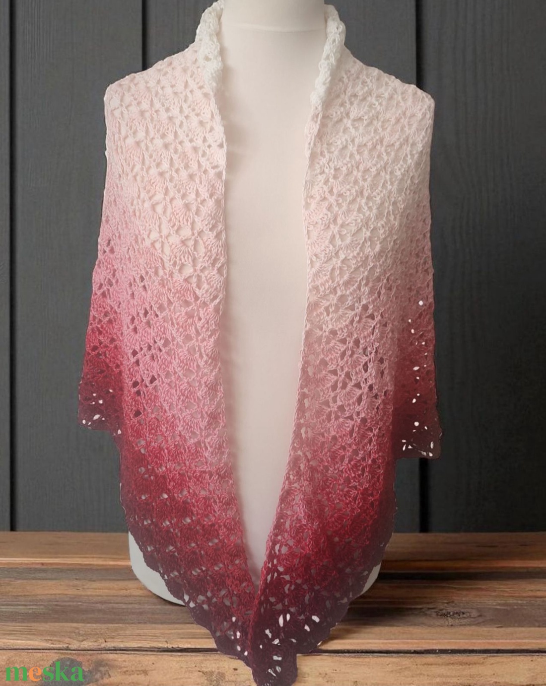 Csipke mintás, színátmenetes vállkendő, fehér-bordó átmenettel. - ruha & divat - sál, sapka, kendő - kendő - Meska.hu
