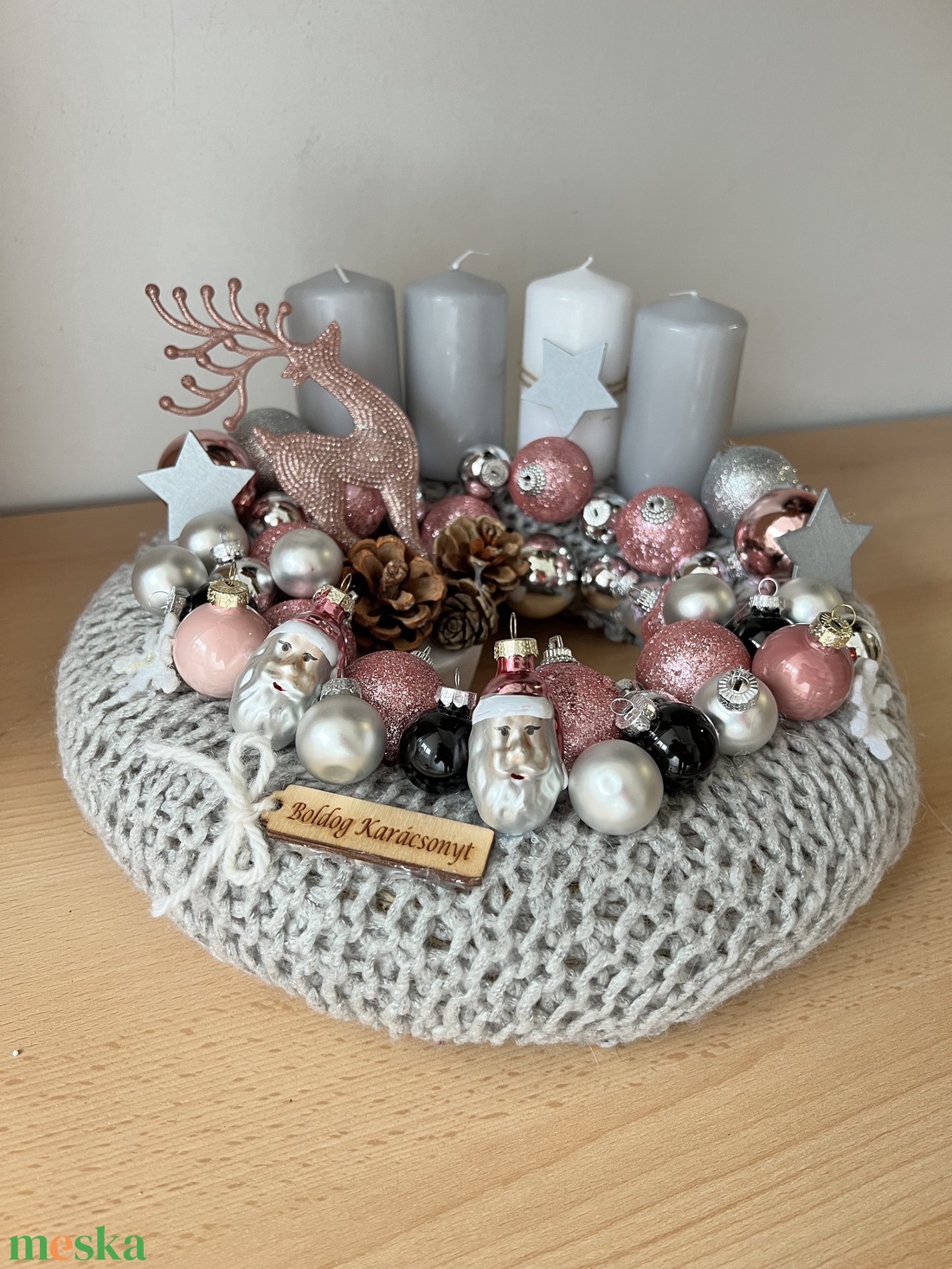 Skandináv stílusú adventi koszorú szürke kötött alappal - karácsony - adventi díszek - adventi koszorú - Meska.hu