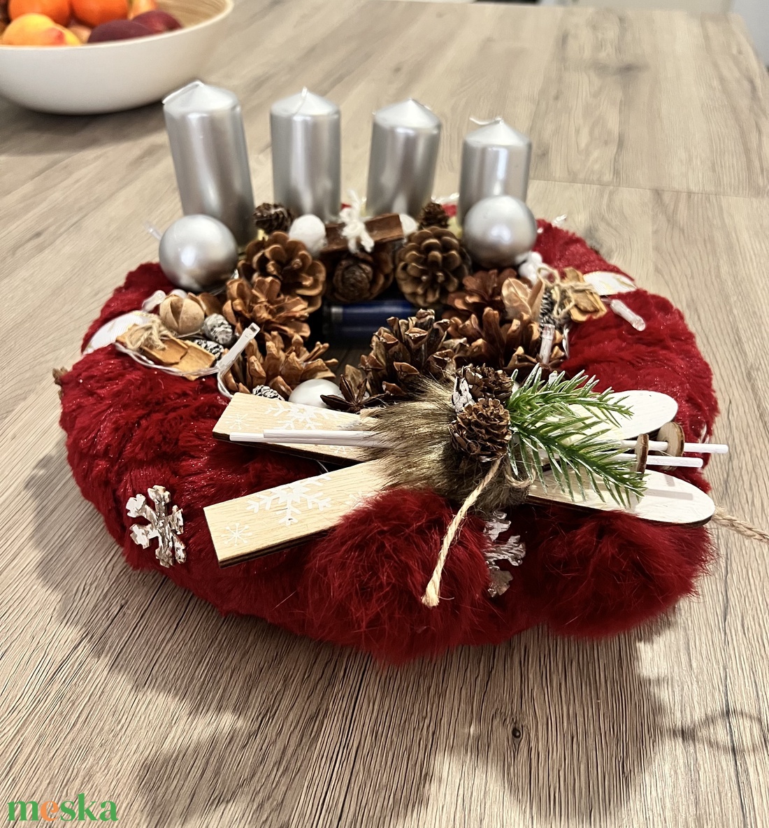 Piros-ezüst adventi koszorú tobozokkal és LED fényfüzérrel - karácsony - adventi díszek - adventi koszorú - Meska.hu