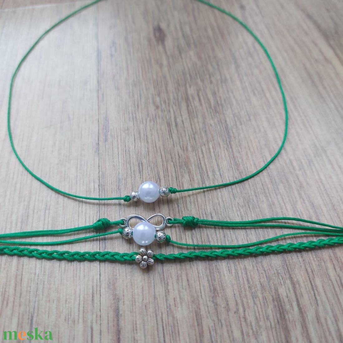 Makramé karkötő + nyaklánc gyönggyel és fém kiegészítőkkel - ékszer - ékszerszett - Meska.hu Makramé karkötő + nyaklánc gyönggyel és fém kiegészítőkkel - ékszer - ékszerszett - Meska.hu