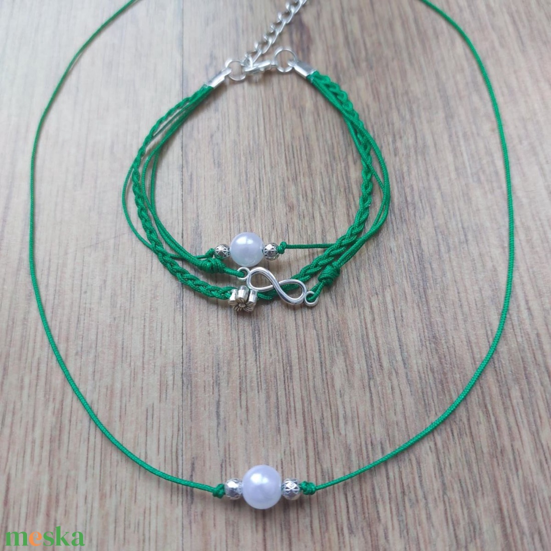 Makramé karkötő + nyaklánc gyönggyel és fém kiegészítőkkel - ékszer - ékszerszett - Meska.hu Makramé karkötő + nyaklánc gyönggyel és fém kiegészítőkkel - ékszer - ékszerszett - Meska.hu