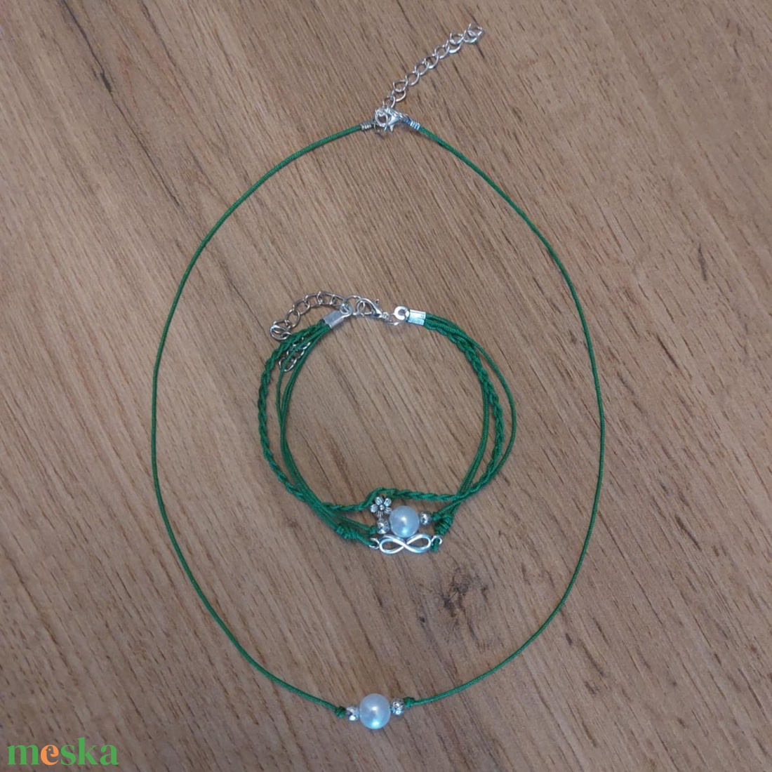 Makramé karkötő + nyaklánc gyönggyel és fém kiegészítőkkel - ékszer - ékszerszett - Meska.hu Makramé karkötő + nyaklánc gyönggyel és fém kiegészítőkkel - ékszer - ékszerszett - Meska.hu