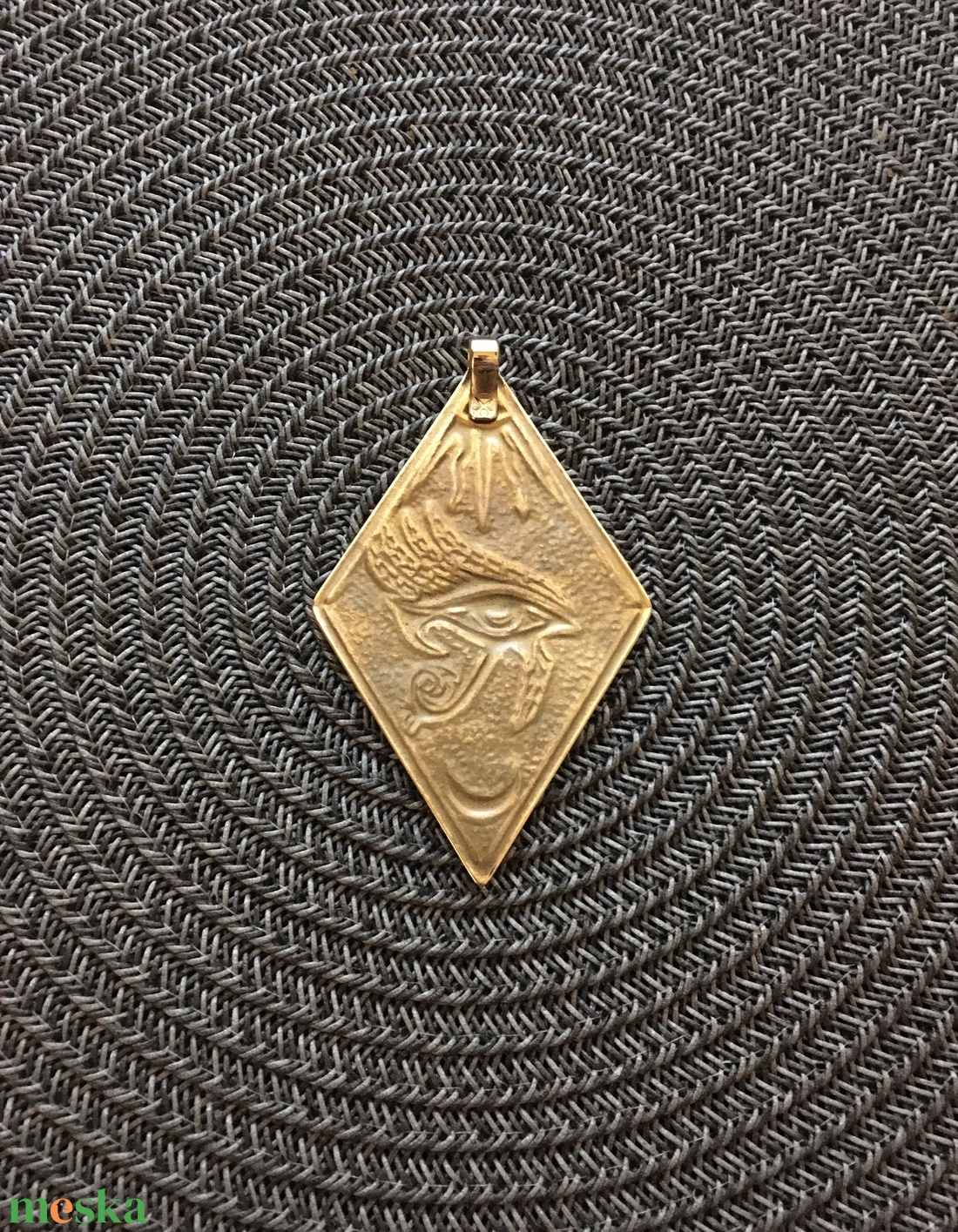 Hórusz Szeme amulett egyedi iparművészeti alkotás - ékszer - nyaklánc - medál - Meska.hu