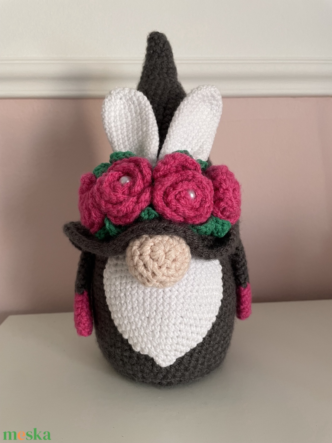 Horgolt nyuszifüles manó - játék & sport - plüssállat & játékfigura - nyuszi - Meska.hu