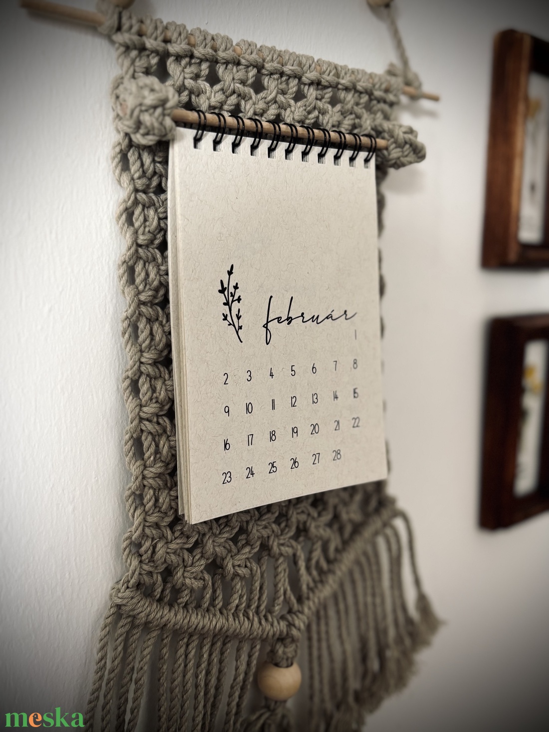 Naptár makramé tartóval  - otthon & életmód - dekoráció - fali és függő dekoráció - falinaptár & öröknaptár - Meska.hu