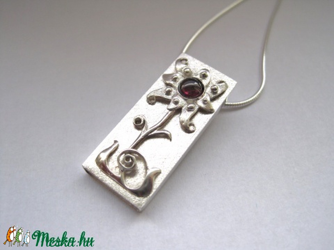 Egyedi pendrive medál, ezüst napraforgó medál valódi gránáttal. Rendelésre! -  - Meska.hu