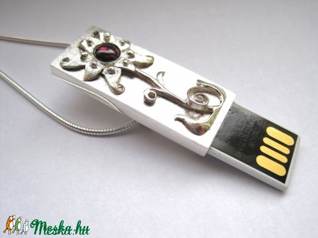 Egyedi pendrive medál, ezüst napraforgó medál valódi gránáttal. Rendelésre! -  - Meska.hu