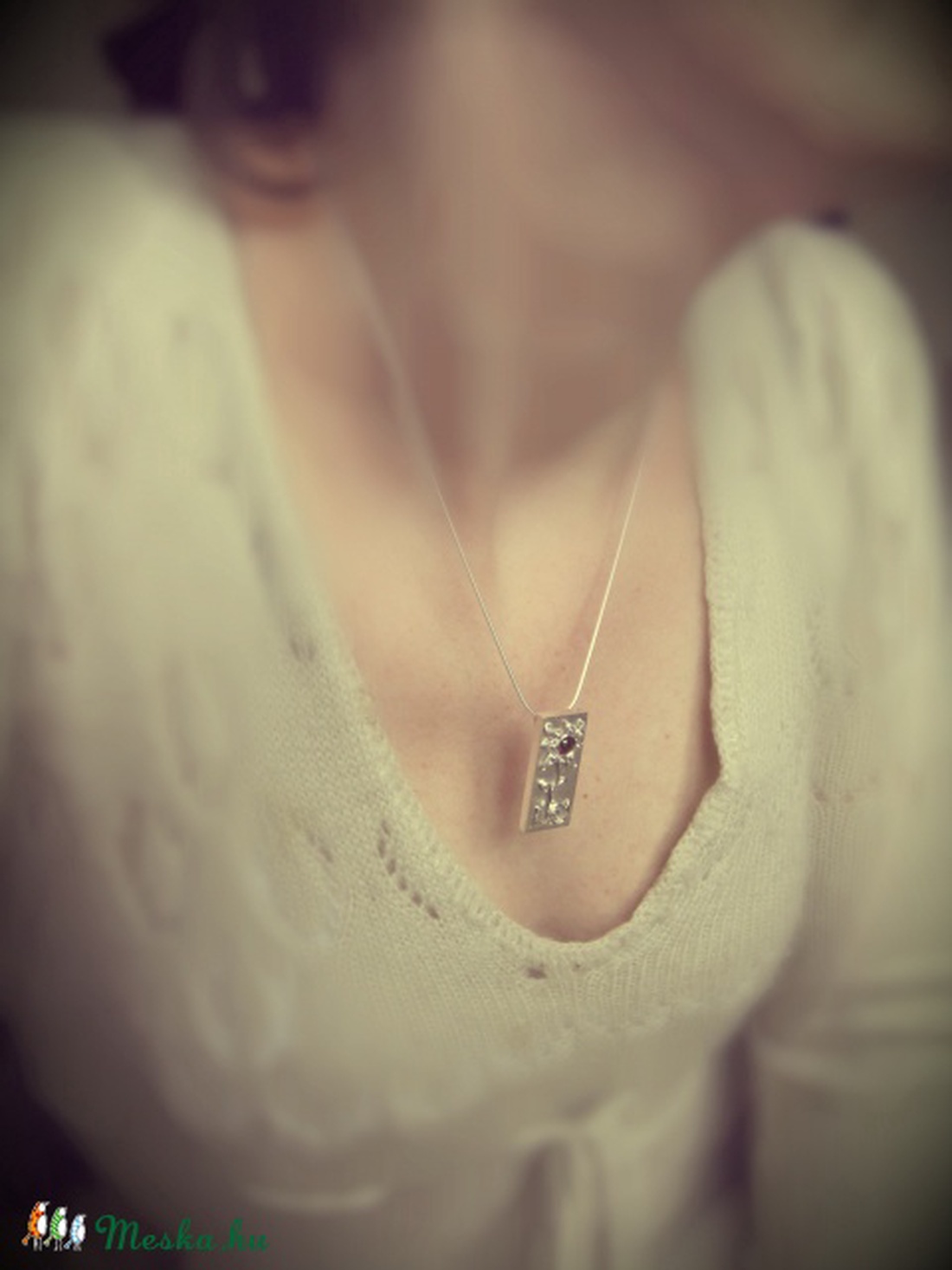 Egyedi pendrive medál, ezüst napraforgó medál valódi gránáttal. Rendelésre! -  - Meska.hu