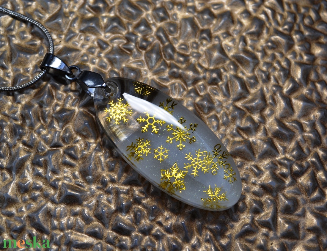 Téli hangulat hópelyhes nyaklánc II. - ékszer - nyaklánc - medálos nyaklánc - Meska.hu