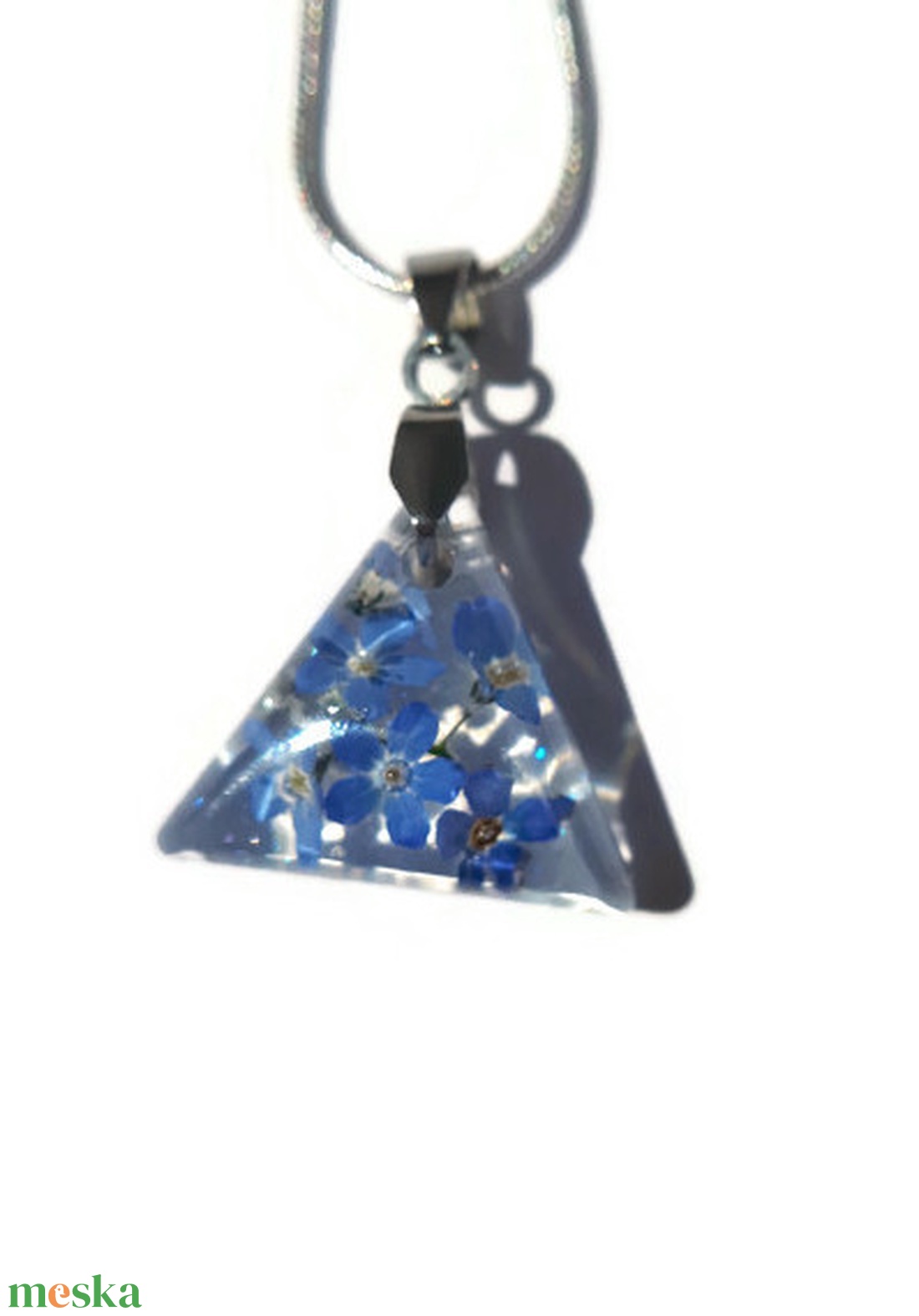 Háromszög formájú nefelejcses nyaklánc - ékszer - nyaklánc - medálos nyaklánc - Meska.hu Háromszög formájú nefelejcses nyaklánc - ékszer - nyaklánc - medálos nyaklánc - Meska.hu
