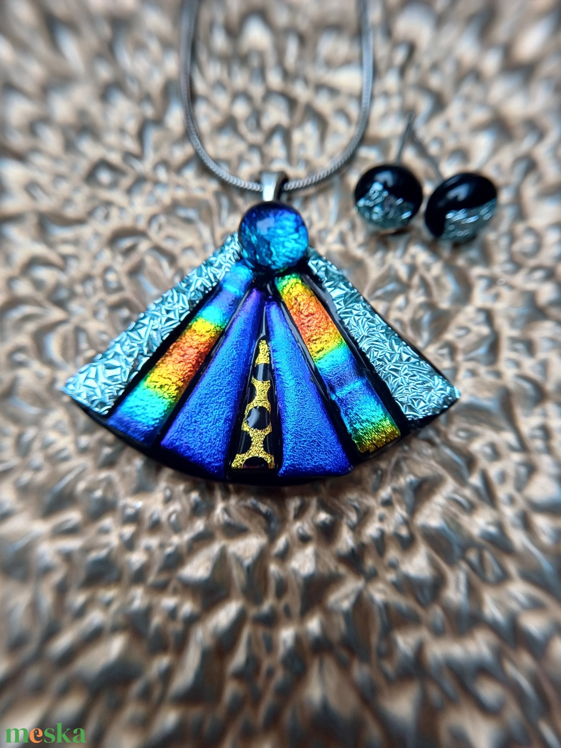 Legyező alakú üvegszett Dichroic ékszerüvegből - ékszer - ékszerszett - Meska.hu Legyező alakú üvegszett Dichroic ékszerüvegből - ékszer - ékszerszett - Meska.hu