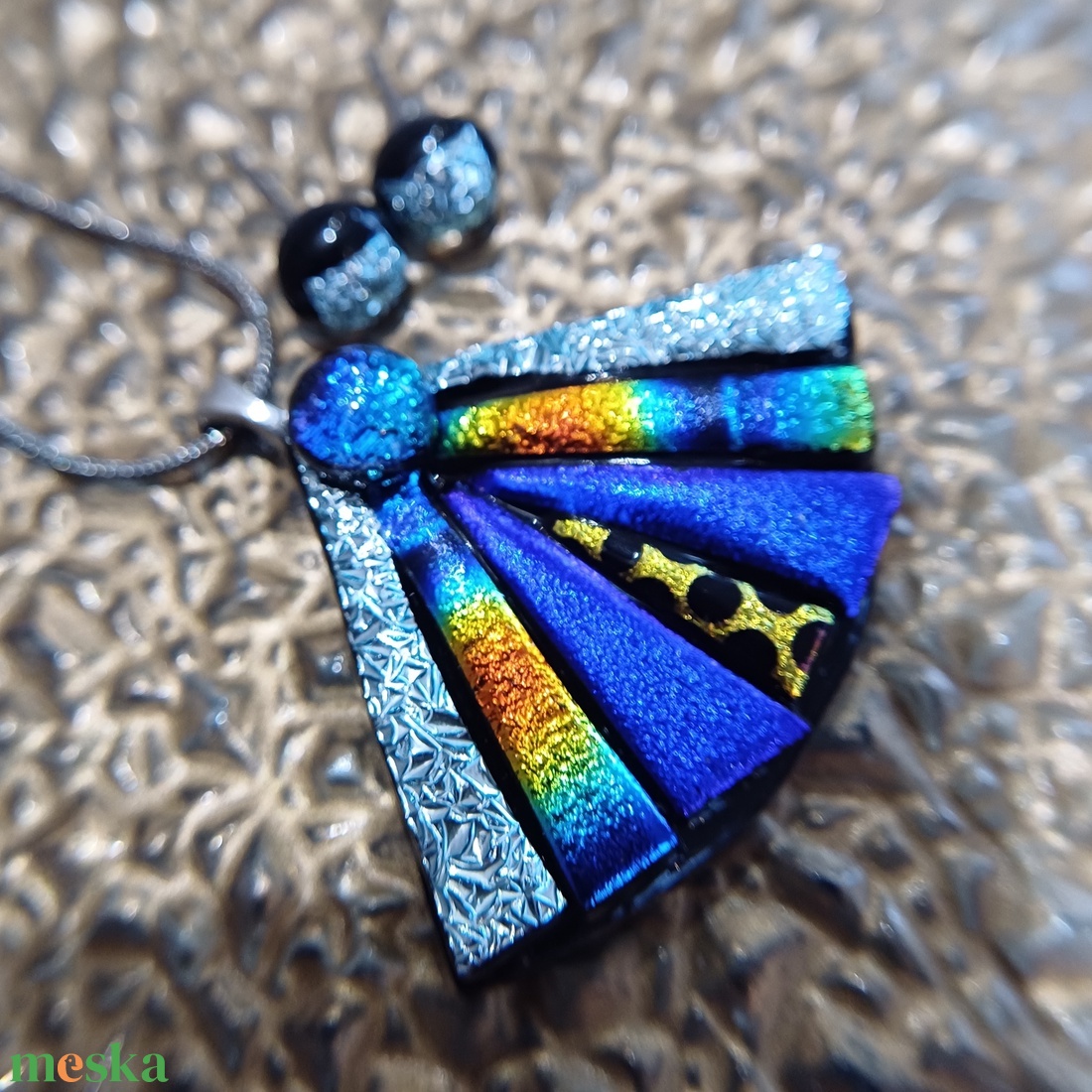 Legyező alakú üvegszett Dichroic ékszerüvegből - ékszer - ékszerszett - Meska.hu Legyező alakú üvegszett Dichroic ékszerüvegből - ékszer - ékszerszett - Meska.hu