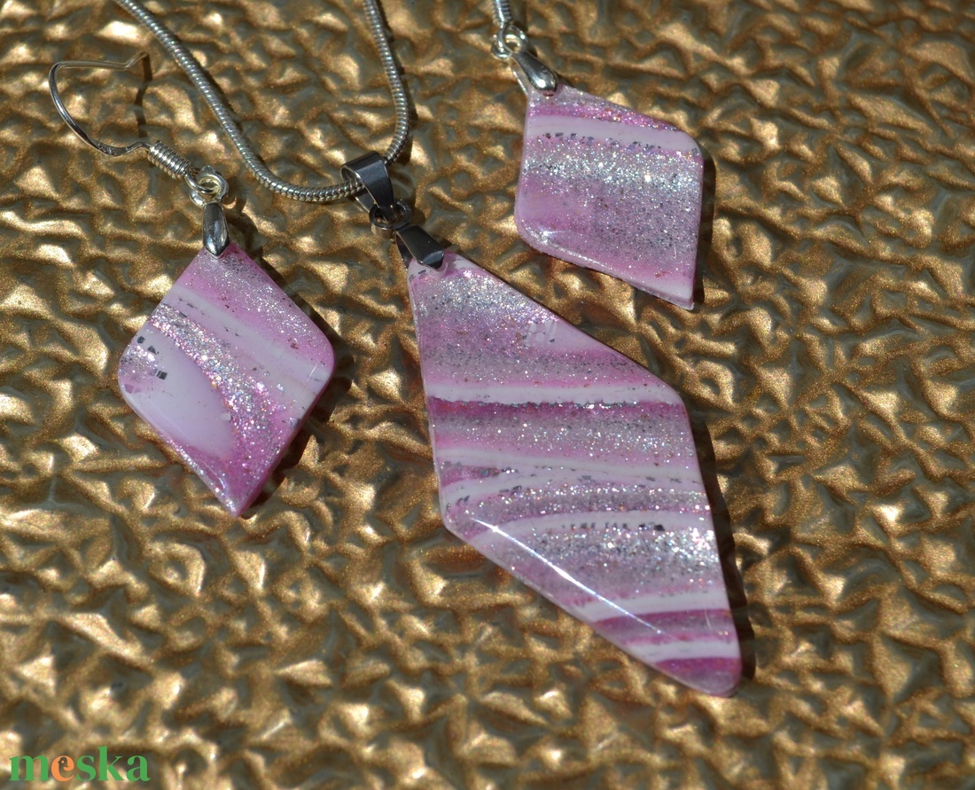 Halványrózsaszín-fehér-gyöngyház csíkos polymer clay ékszerszett - ékszer - ékszerszett - Meska.hu Halványrózsaszín-fehér-gyöngyház csíkos polymer clay ékszerszett - ékszer - ékszerszett - Meska.hu