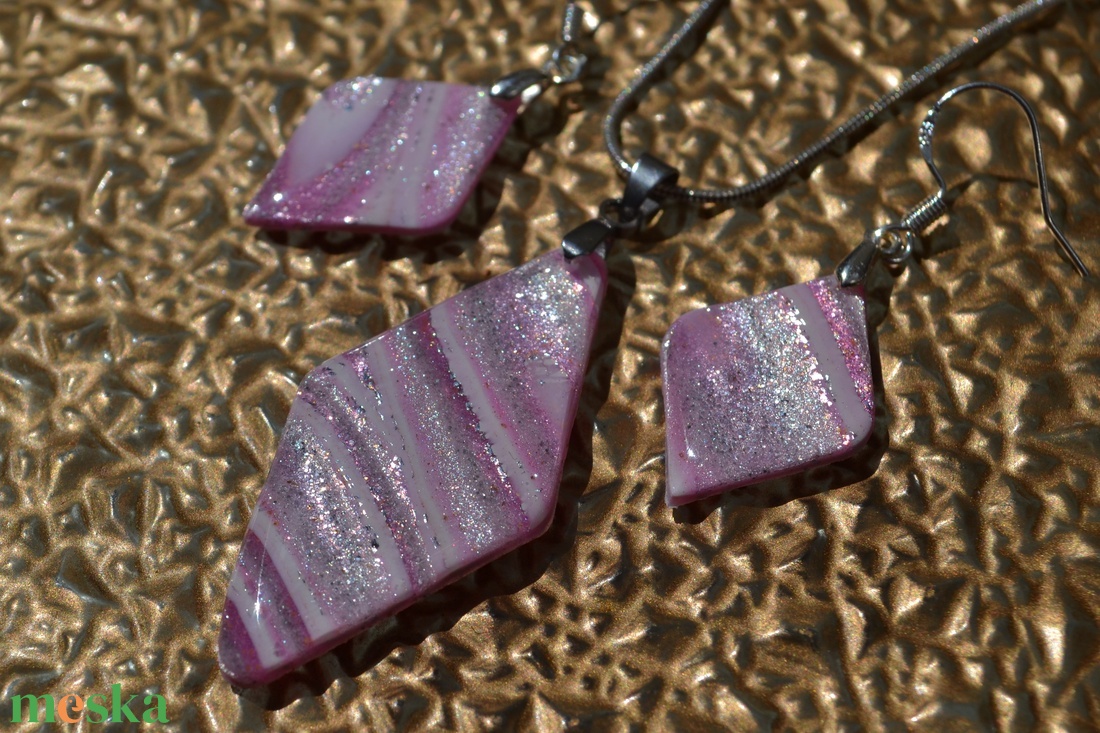 Halványrózsaszín-fehér-gyöngyház csíkos polymer clay ékszerszett - ékszer - ékszerszett - Meska.hu Halványrózsaszín-fehér-gyöngyház csíkos polymer clay ékszerszett - ékszer - ékszerszett - Meska.hu