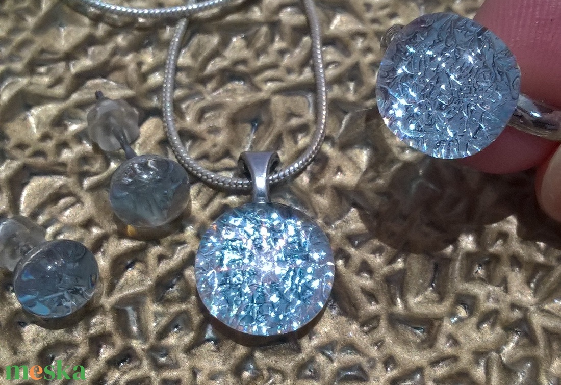 Olvasztott üvegékszer szett - ékszer - fülbevaló - pötty fülbevaló - Meska.hu Olvasztott üvegékszer szett - ékszer - fülbevaló - pötty fülbevaló - Meska.hu