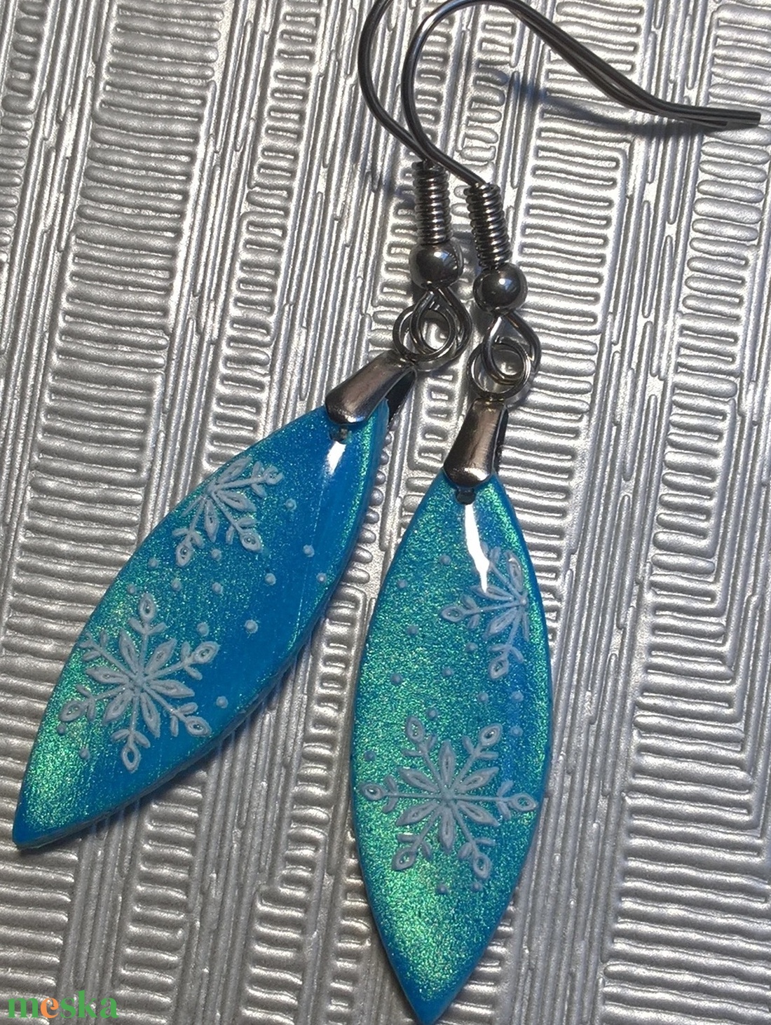 Halványkék hópelyhes fülbevaló - ékszer - fülbevaló - lógó fülbevaló - Meska.hu