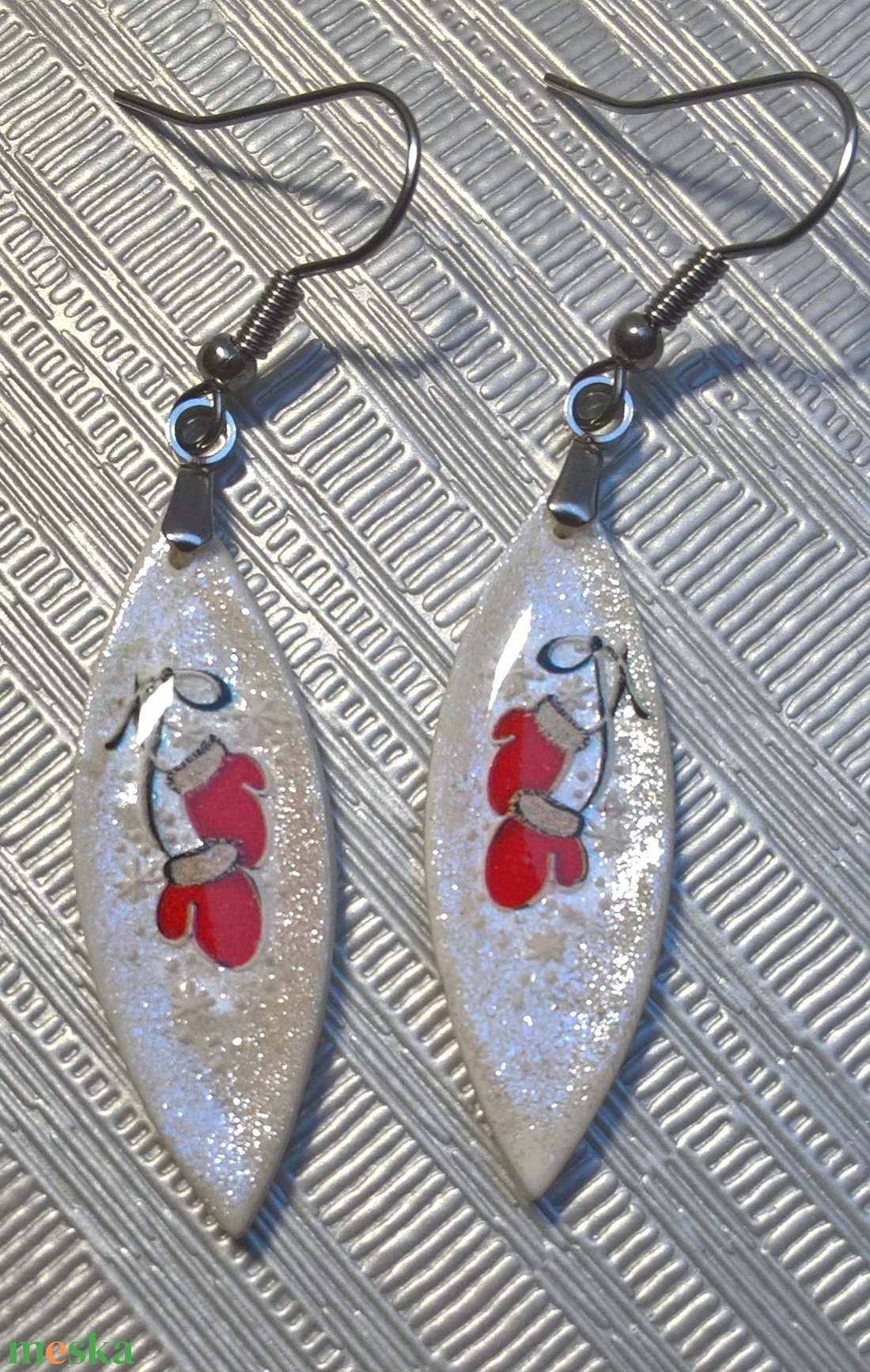 Pici kesztyűs hópelyhes fülbevaló - ékszer - fülbevaló - lógó fülbevaló - Meska.hu