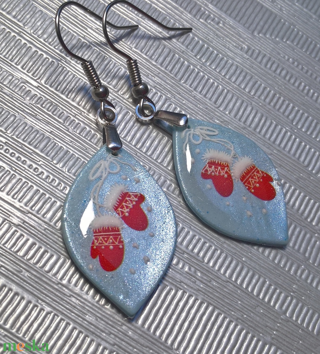 Pici kesztyűs hópelyhes fülbevaló II. - ékszer - fülbevaló - lógó fülbevaló - Meska.hu