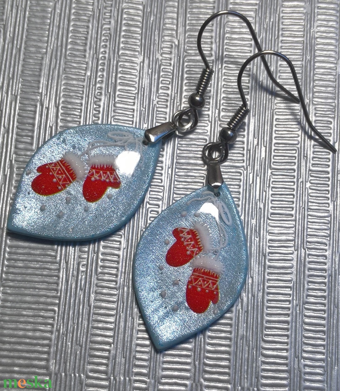 Pici kesztyűs hópelyhes fülbevaló II. - ékszer - fülbevaló - lógó fülbevaló - Meska.hu
