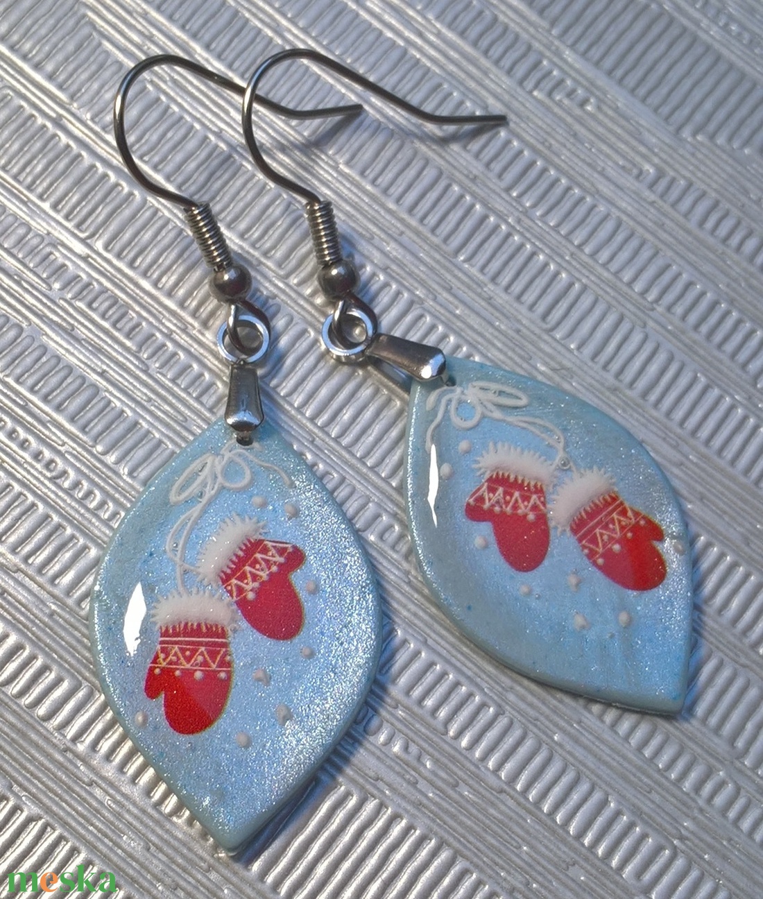 Pici kesztyűs hópelyhes fülbevaló II. - ékszer - fülbevaló - lógó fülbevaló - Meska.hu