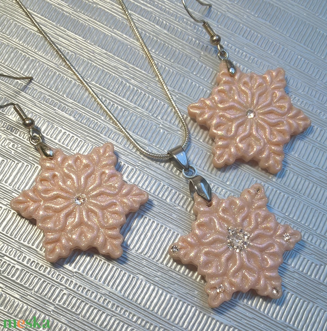 Beige hópehely ékszerszett swarovski díszítéssel - ékszer - ékszerszett - Meska.hu