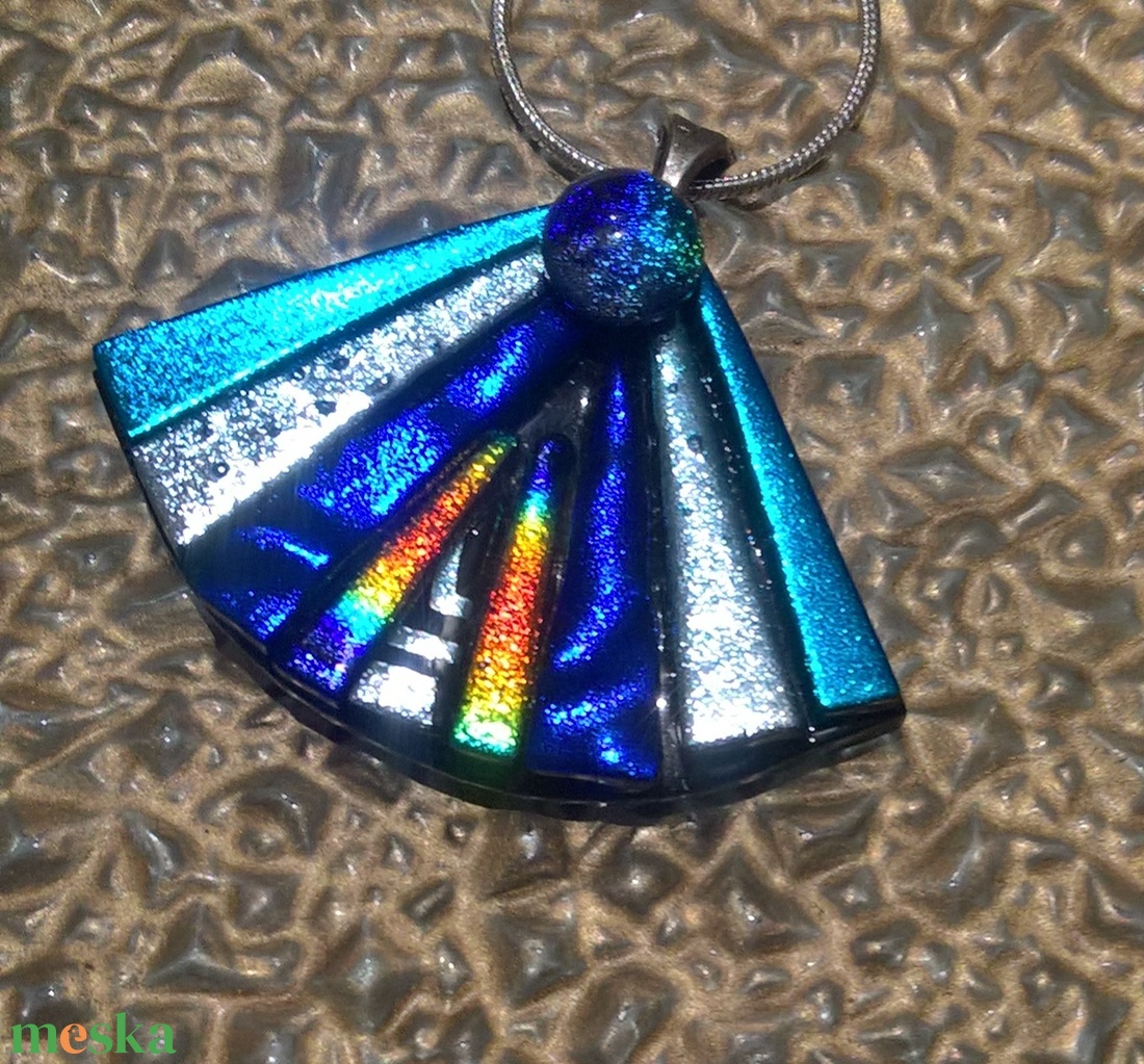 Kékek eleganciája olvasztott üvegékszer - ékszer - nyaklánc - medálos nyaklánc - Meska.hu