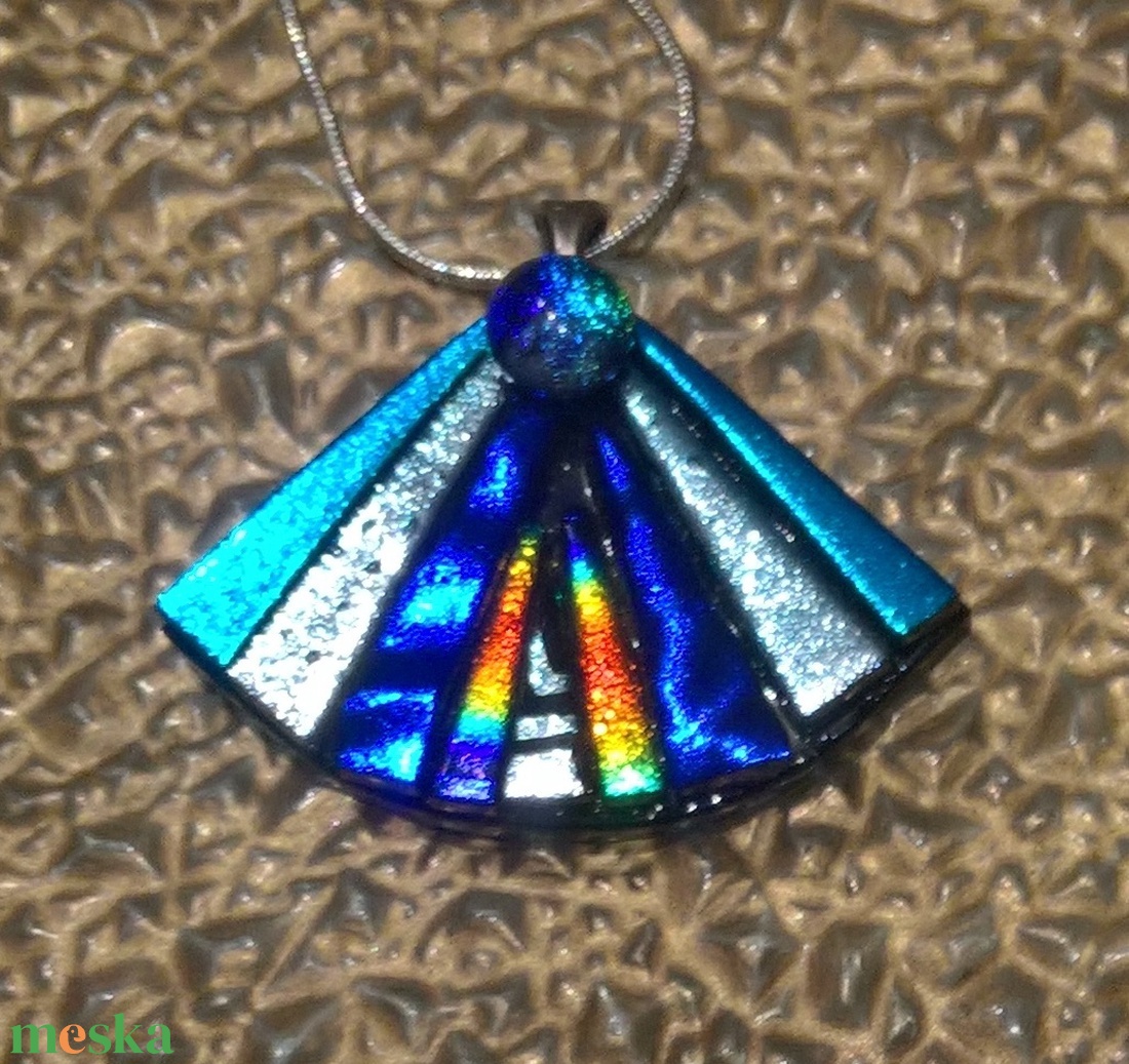 Kékek eleganciája olvasztott üvegékszer - ékszer - nyaklánc - medálos nyaklánc - Meska.hu