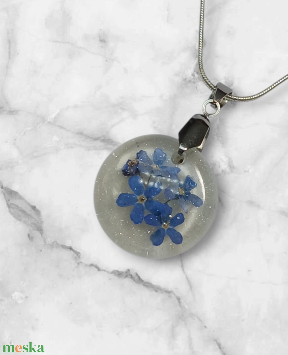 Egy apró fürtnyi nefelejcses nyaklánc  - ékszer - nyaklánc - medálos nyaklánc - Meska.hu