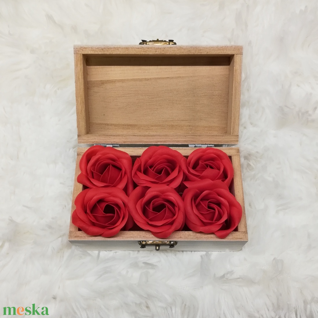 Szappanrózsa feliratos fa ládikában - piros vagy fehér szappanrózsákkal - otthon & életmód - dekoráció - Meska.hu