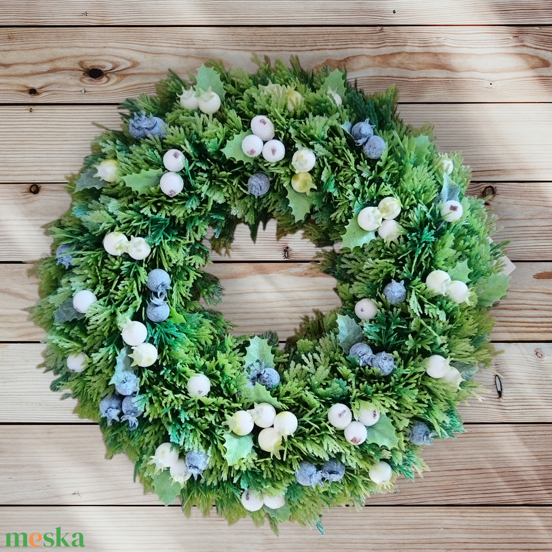 Kék - fehér bogyós téli kopogtató - karácsony - adventi díszek - adventi ajtódísz - Meska.hu