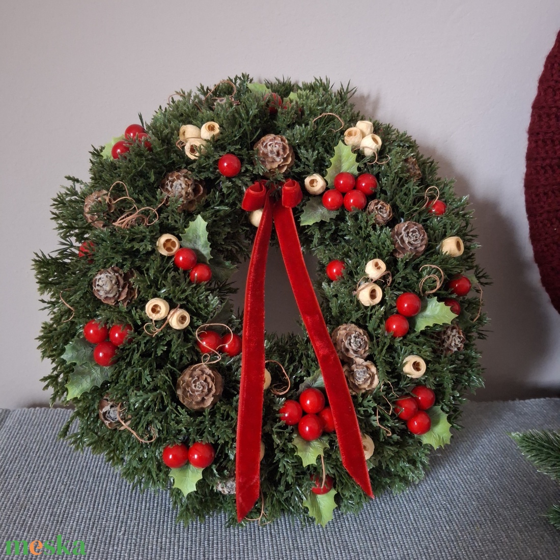 Pirosbogyós tuja kopogtató  - karácsony - karácsonyi lakásdekoráció - karácsonyi ajtódíszek - Meska.hu