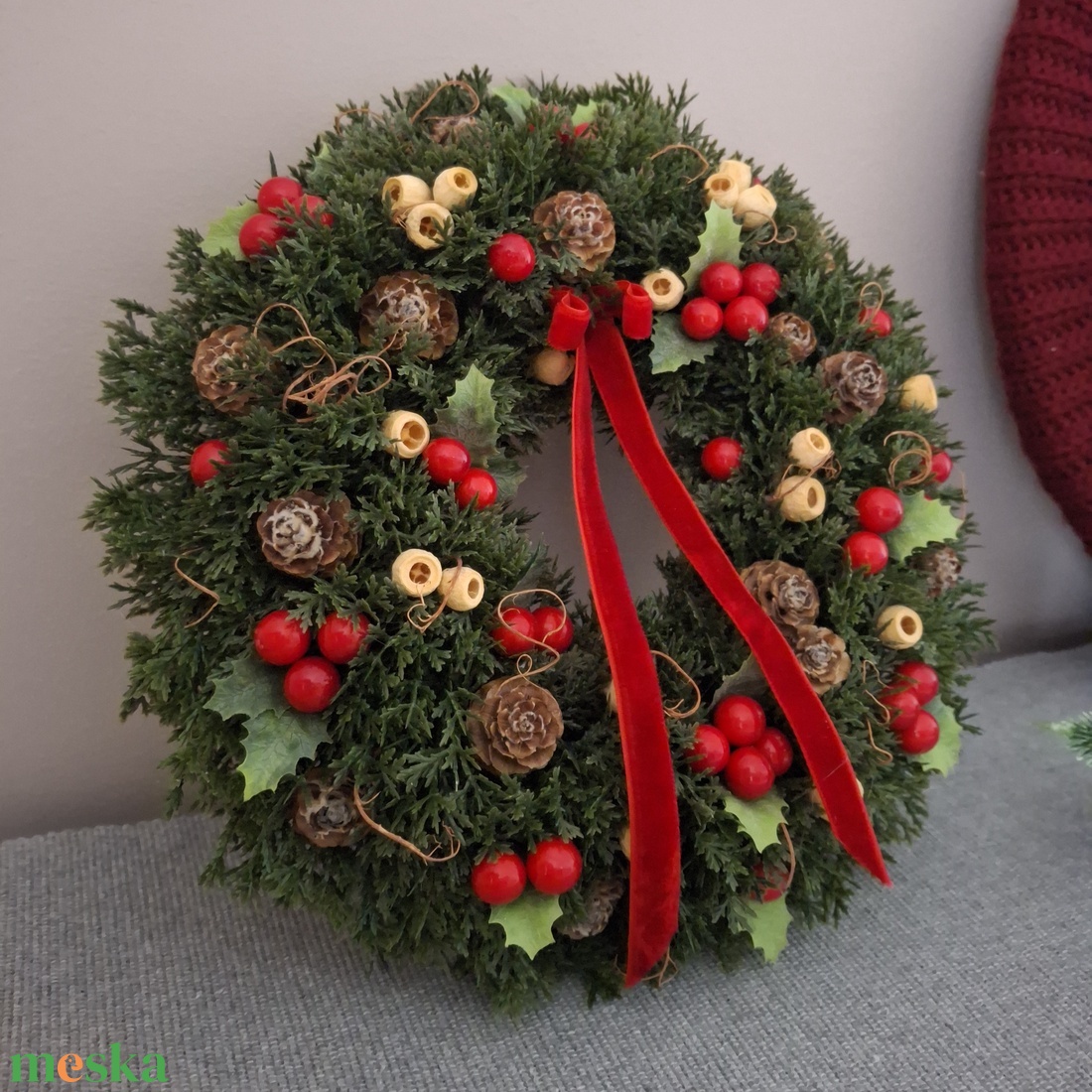 Pirosbogyós tuja kopogtató  - karácsony - karácsonyi lakásdekoráció - karácsonyi ajtódíszek - Meska.hu