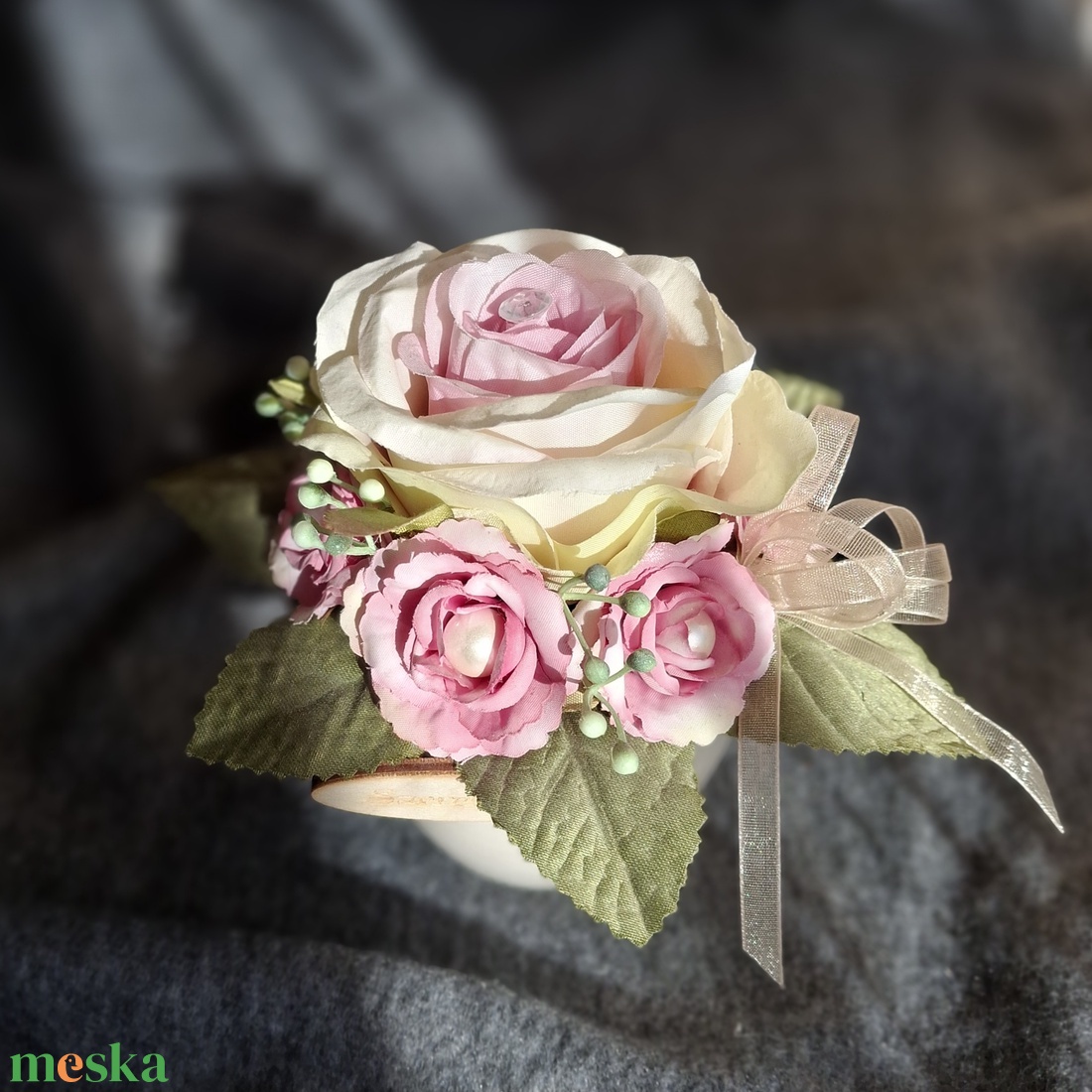 Virágos köszöntő rózsákkal - otthon & életmód - virágdekoráció - virágdíszek - virágdísz kaspóban - Meska.hu