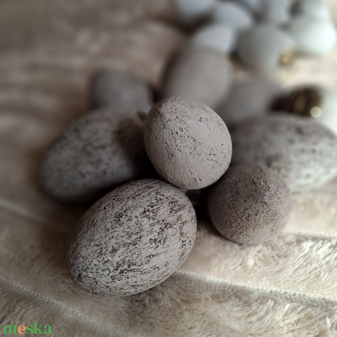 Kőhatású függő tojás dísz szett-fehér - otthon & életmód - dekoráció - fali és függő dekoráció - függődísz - Meska.hu