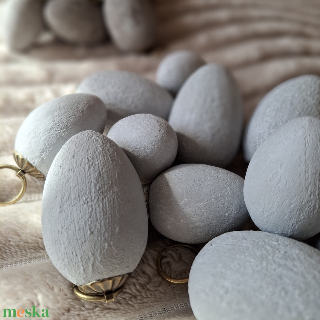 Kőhatású függő tojás dísz szett-fehér - otthon & életmód - dekoráció - fali és függő dekoráció - függődísz - Meska.hu