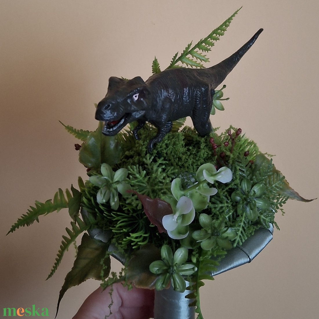 Dinós csokor, T- rex - otthon & életmód - virágdekoráció - virágok - virágcsokor - Meska.hu