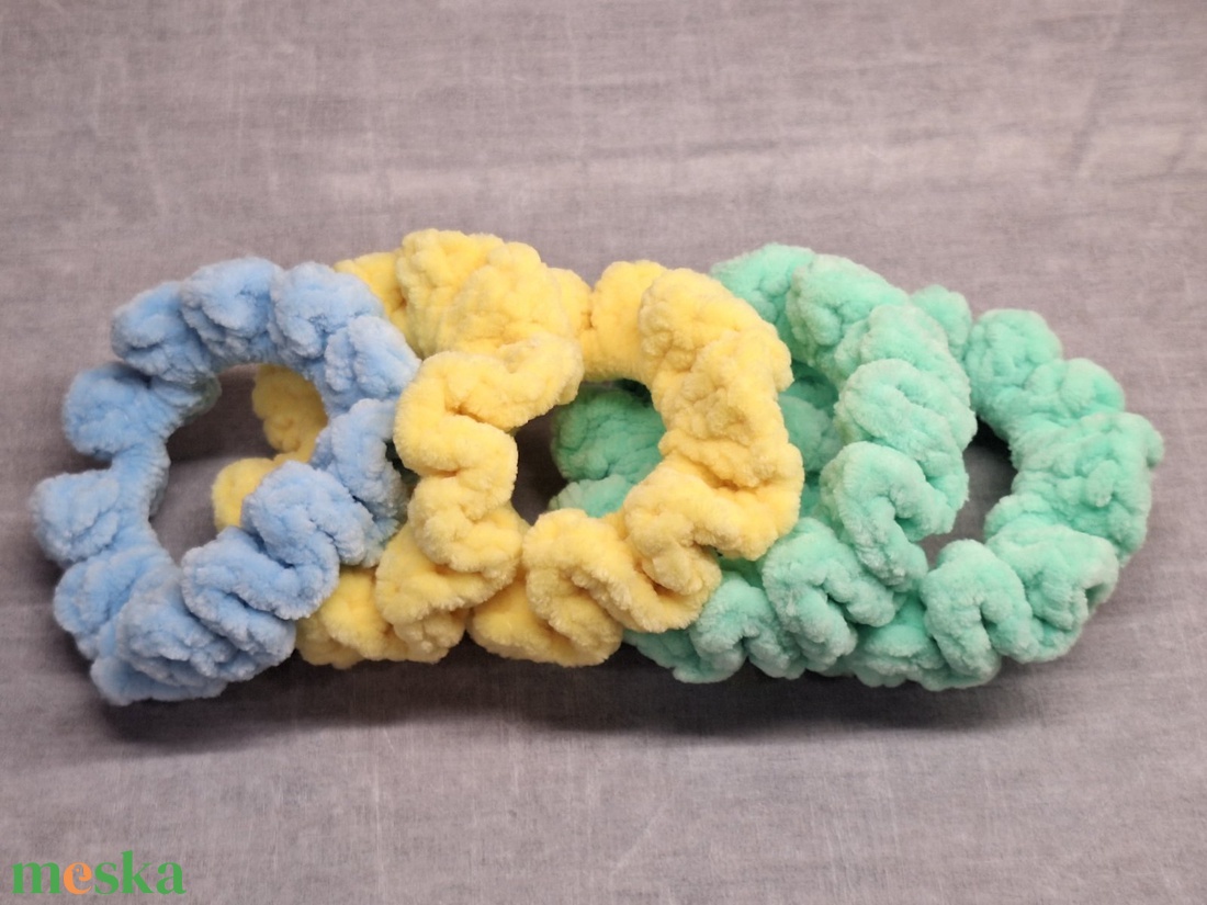 Horgolt hajgumi, scrunchie - ruha & divat - hajdísz & hajcsat - hajráf & hajpánt - Meska.hu Horgolt hajgumi, scrunchie - ruha & divat - hajdísz & hajcsat - hajráf & hajpánt - Meska.hu