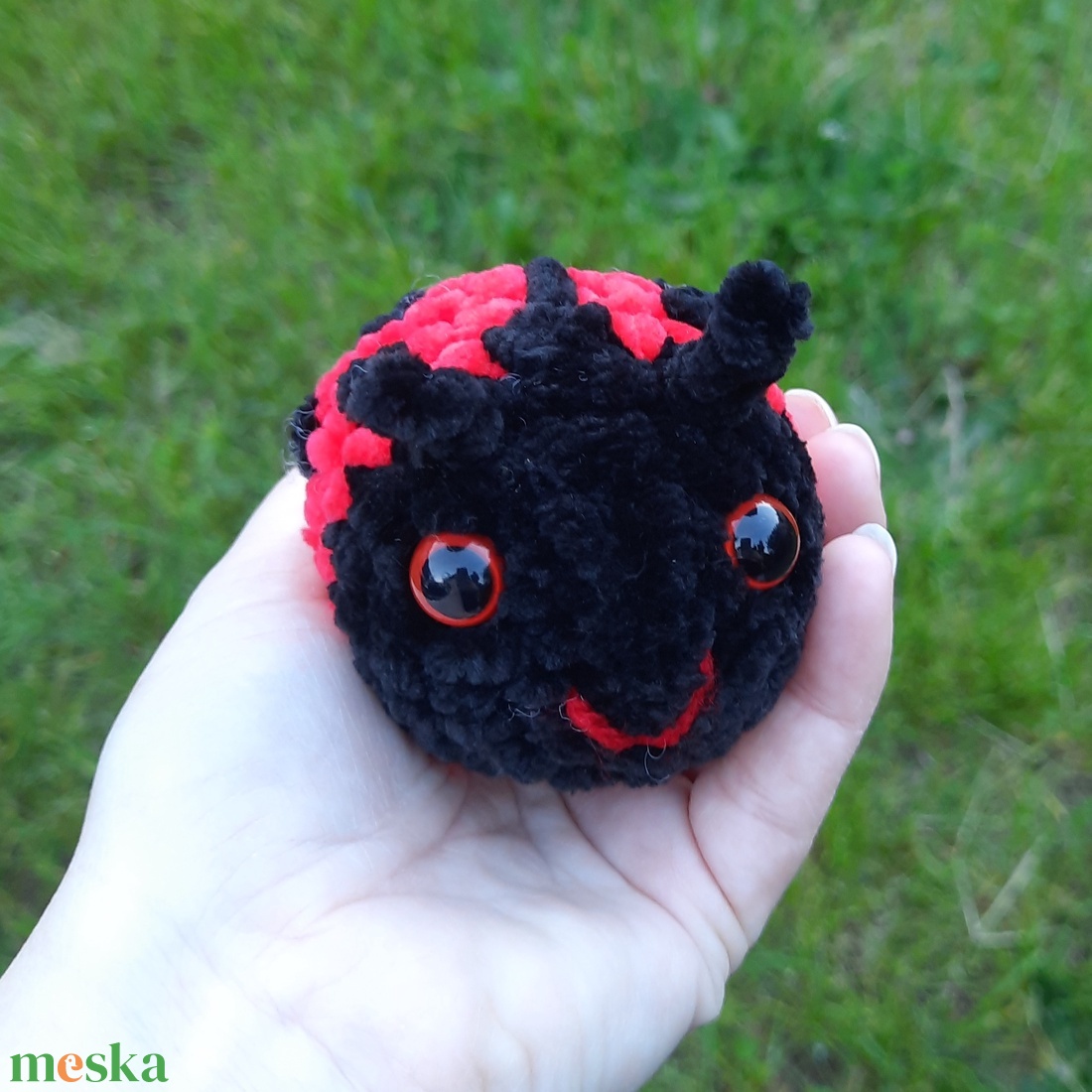 Horgolt plüss mini marok katica - játék & sport - plüssállat & játékfigura - más figura - Meska.hu Horgolt plüss mini marok katica - játék & sport - plüssállat & játékfigura - más figura - Meska.hu