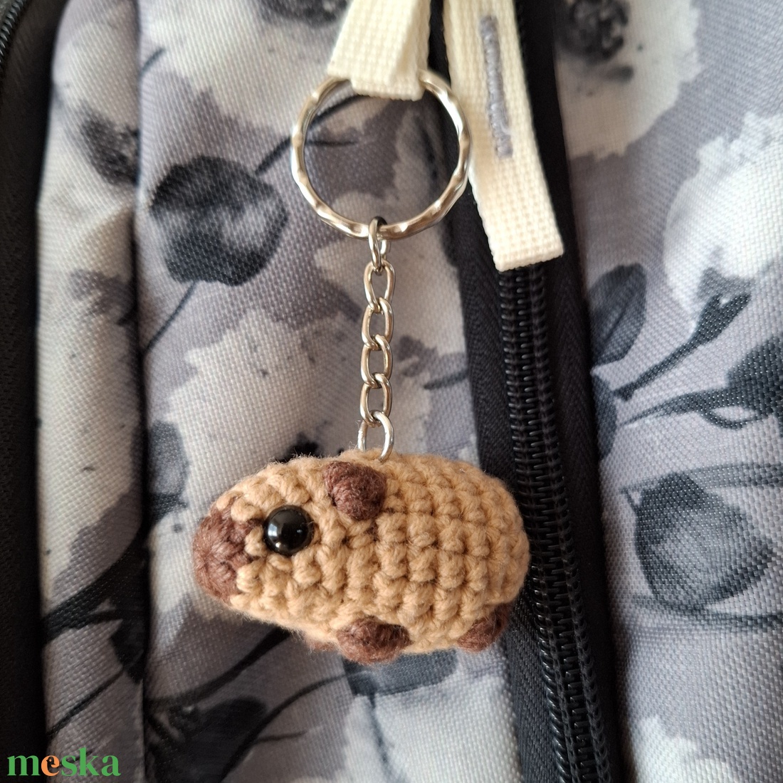 Mini horgolt capybara kulcstartó - játék & sport - plüssállat & játékfigura - malac - Meska.hu