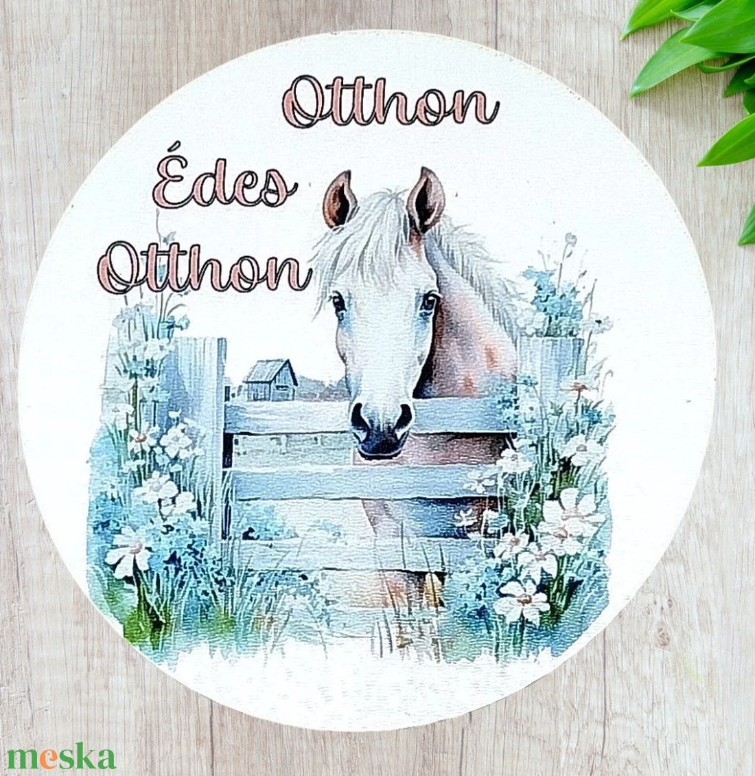 Fehér ló karámban - otthon & életmód - konyhafelszerelés, tálalás - konyhai dekoráció - hűtőmágnes - Meska.hu Fehér ló karámban - otthon & életmód - konyhafelszerelés, tálalás - konyhai dekoráció - hűtőmágnes - Meska.hu